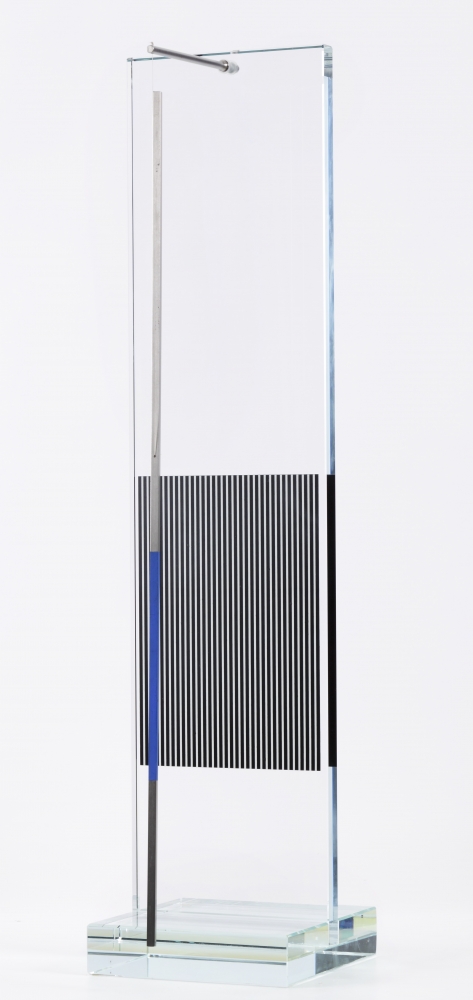 This piece is part of a long series of experiments by Soto through the use of mobile elements and variations on materials and structures. In this case, upon the glass is to be found the silkscreened grid, accompanied by strong, lateral black lines. From the support above hangs a metal rod that, thanks to the nylon cable&amp;rsquo;s length, slightly surpasses the vertical length of the work. A part of the rod is painted blue, meaning that any sort of movement provoked by the environment creates a vibration thanks to the relationship between the rod and the grid; the straightness of the rod seems to break and even zig-zag, very slightly, where the color is.